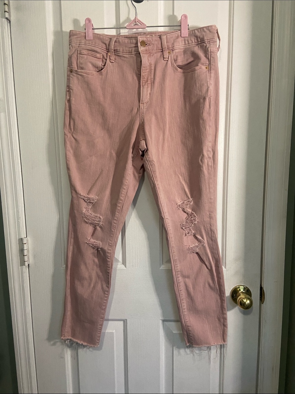 Universal Thread Pink Distressed Cropped Jeans